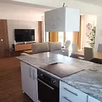 Figueira Family Apartman *
